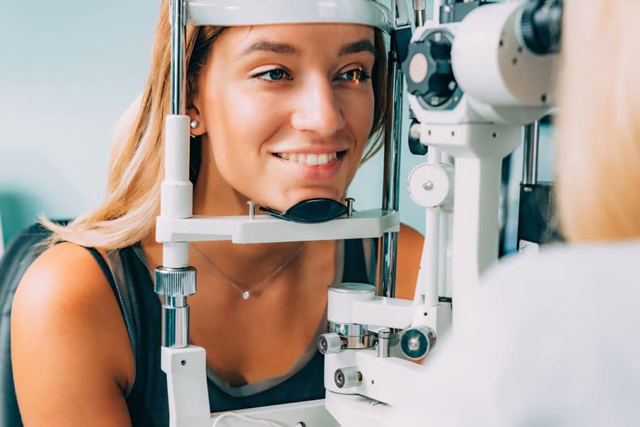 Somos especialistas en la adaptación a lentes de contacto